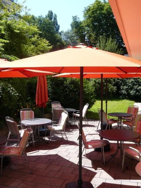 Hotel Biederstein Am Englischen Garten 3*